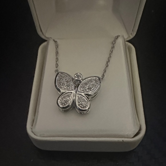 Jewelry - Elegant Silver Butterfly Pendant Necklace